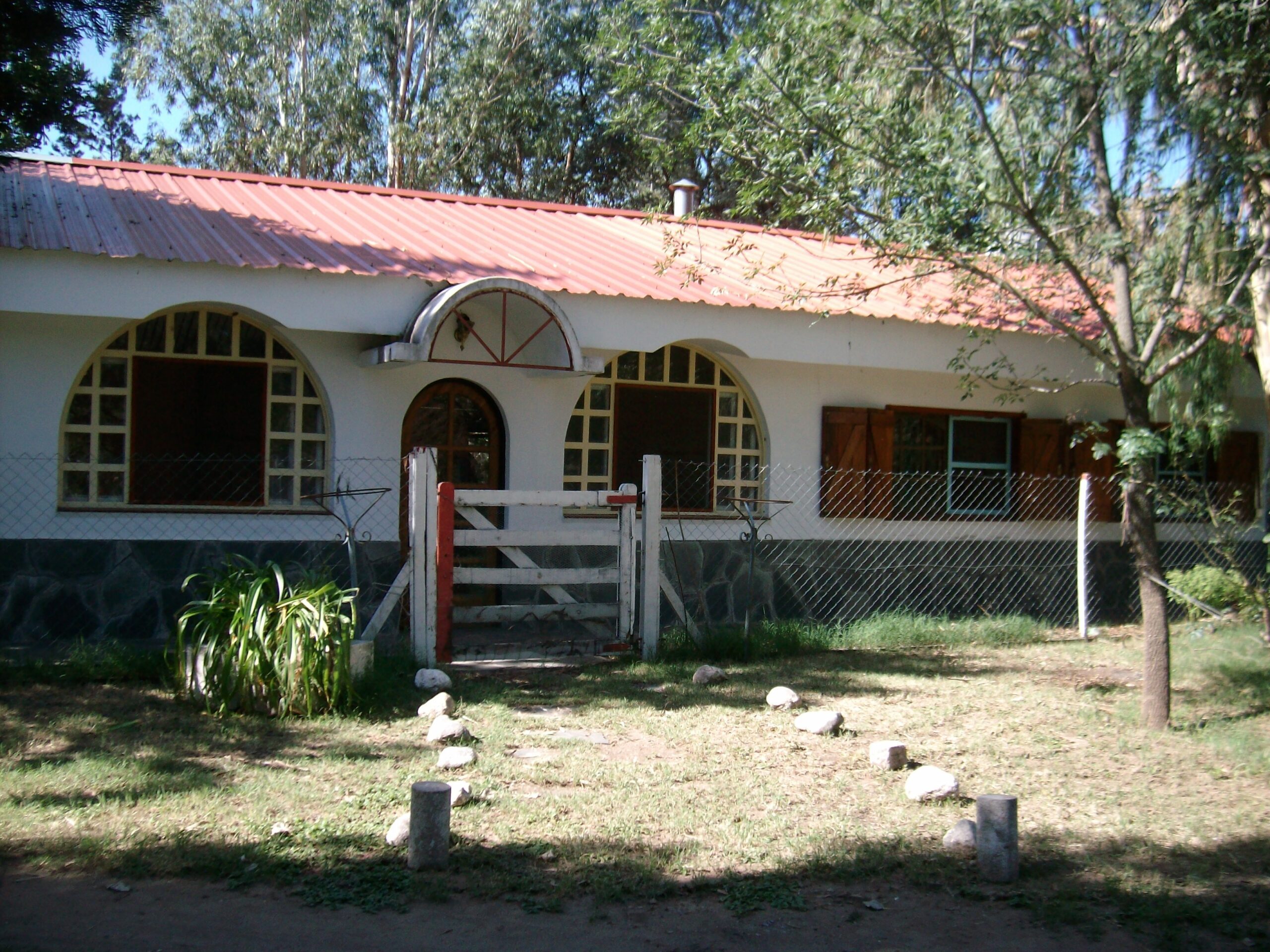 Quinta Urbana, Casa, Pileta, Galpones, Quincho, Gran parque