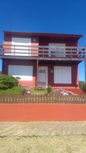 Dueño vende casa frente al mar