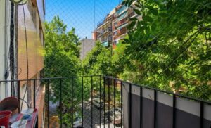 2 AMBIENTES CON BALCÓN Y VISTA ARBOLADA – CABALLITO