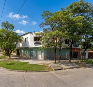 ¡Oportunidad! Casa Esquina con Local Comercial en Termas