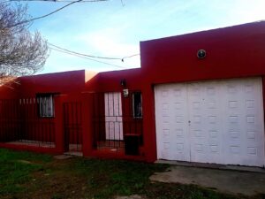 VENDO CASA ZONA OESTE - ESCUCHO OFERTAS.