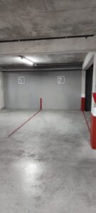 Cochera con portón automático y seguridad